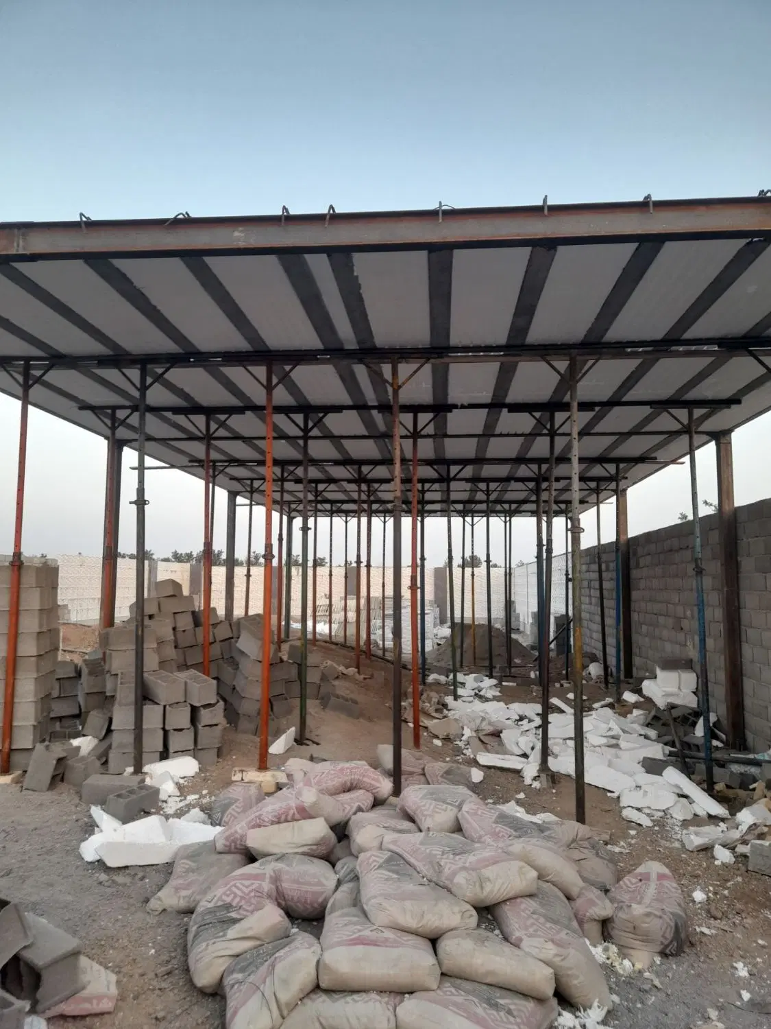 جوشکاری و اجرای سقف در مسعودیه