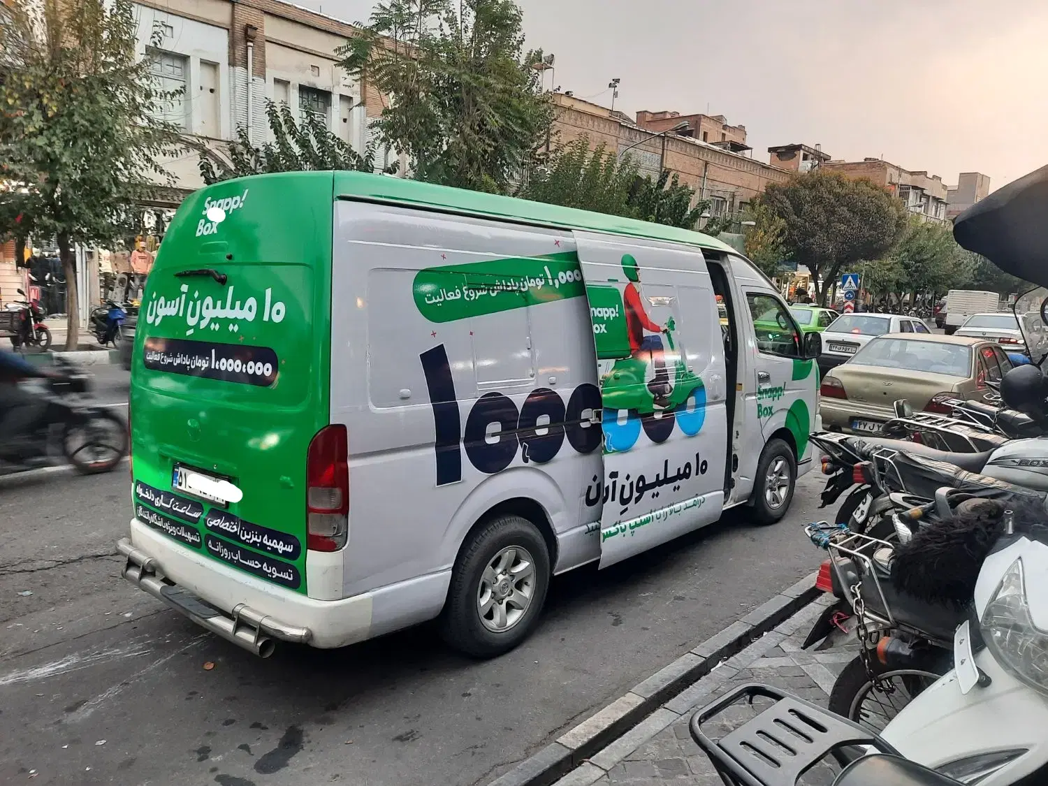 نصب وینیل و استیکر در بازار - تصویر 4
