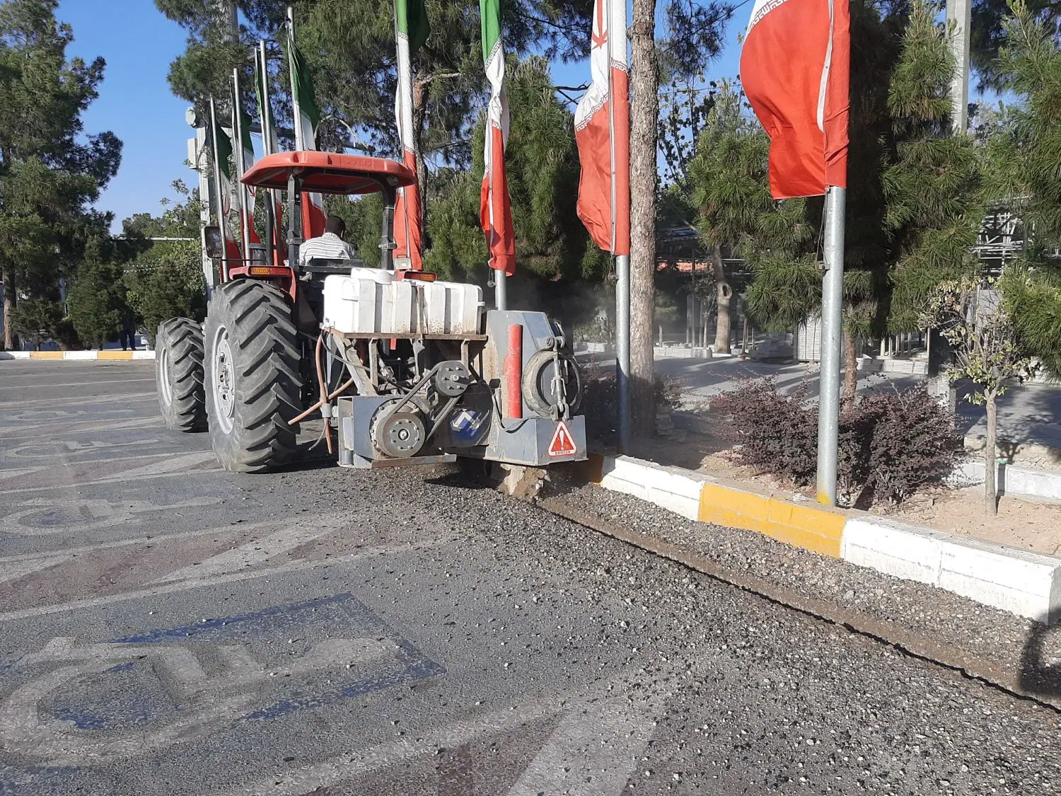 حفاری و برش آسفالت در شهرک بعثت - تصویر 10