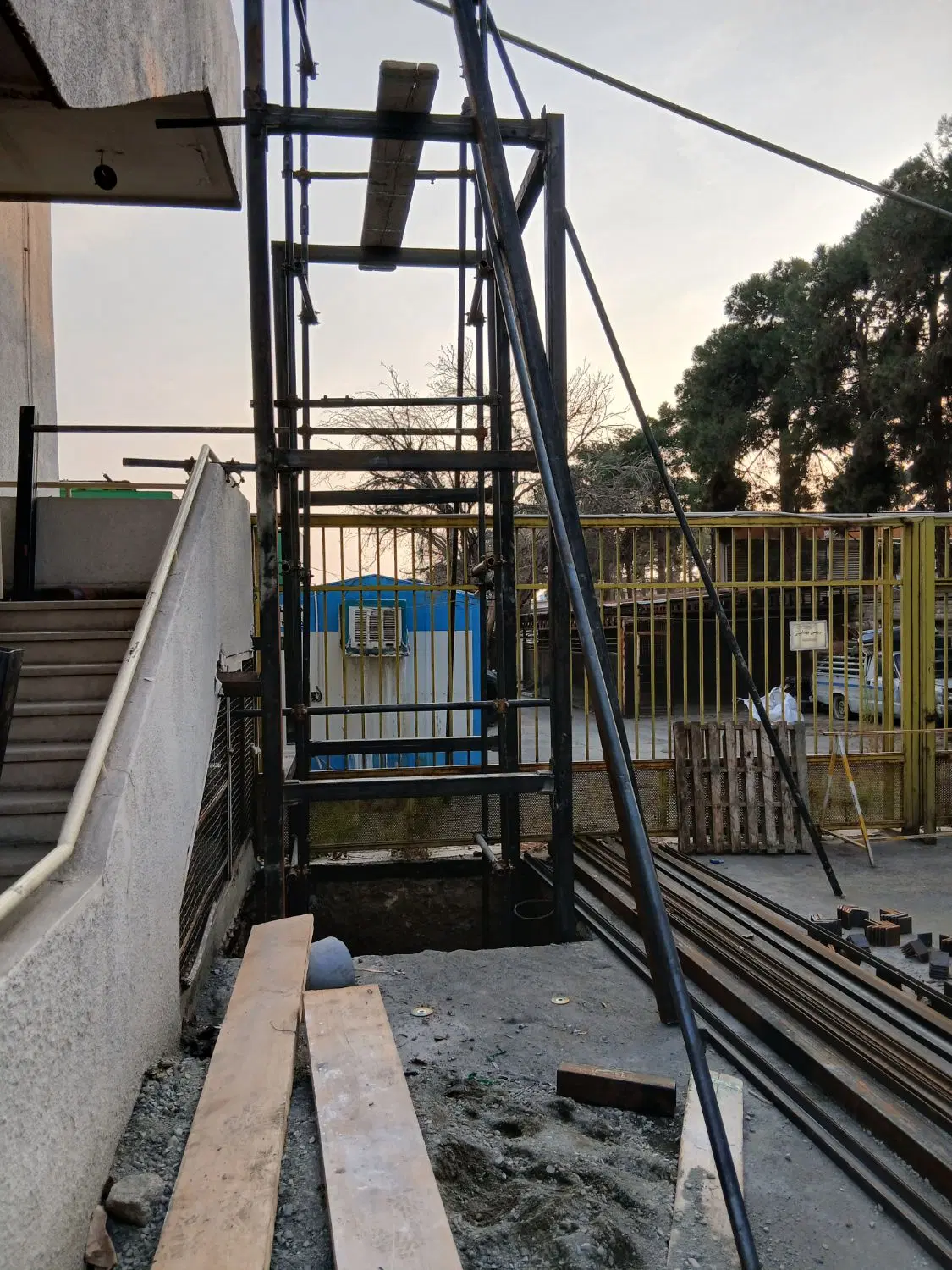 آهنکشی و نصب آسانسور در فلاح