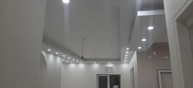 برق‌کار ساختمان در خزانه