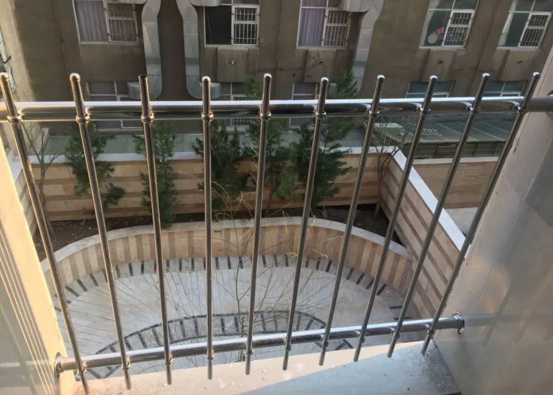 نرده و حفاظ استیل در پامنار - تصویر 4