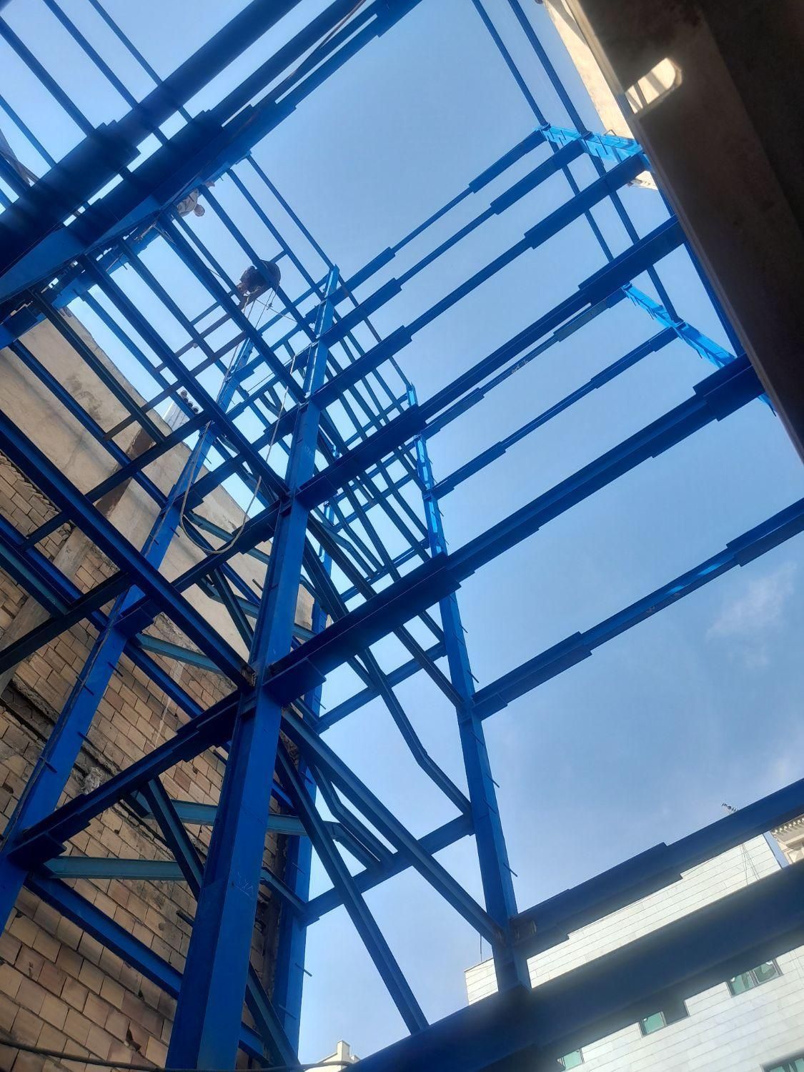 ساخت اسکلت فلزی در میدان انقلاب - تصویر 5