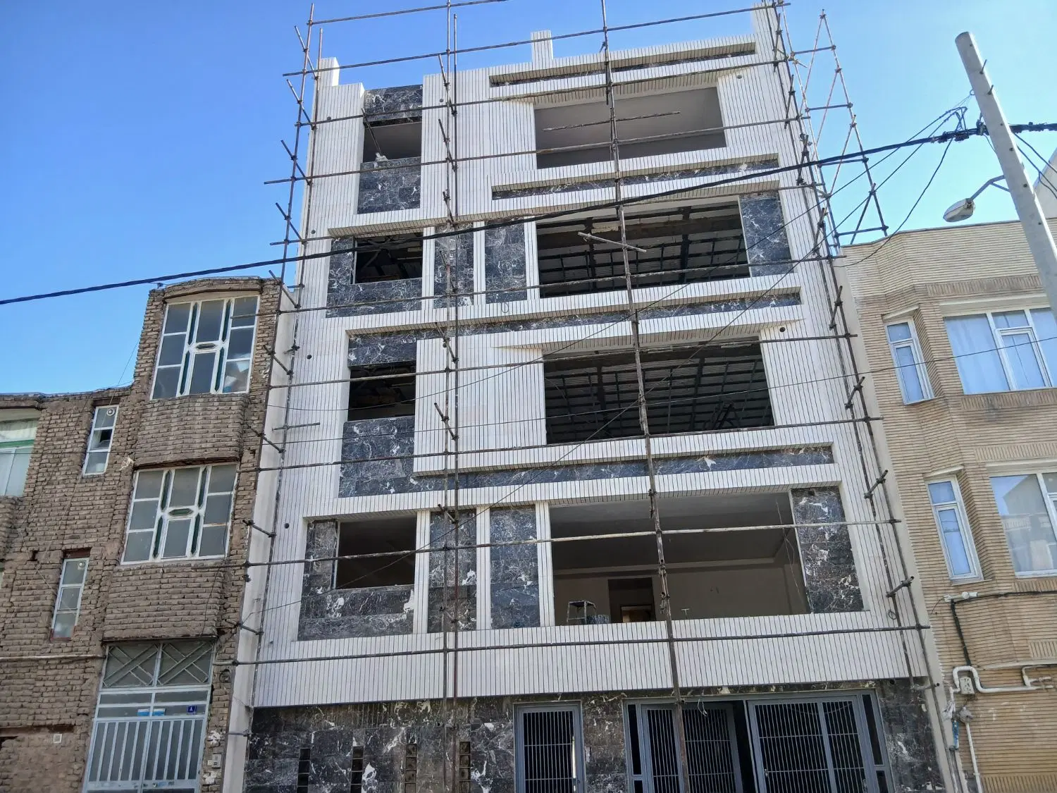 گچکاری و نماکاری در قصر فیروزه - تصویر 2