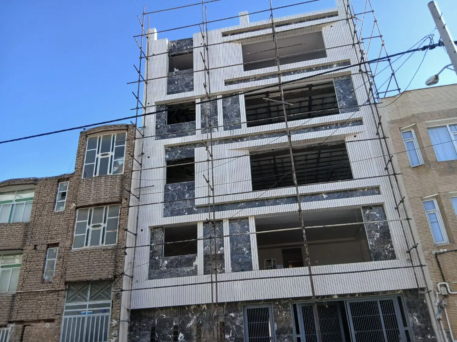 گچکاری و نماکاری در قصر فیروزه - تصویر 3