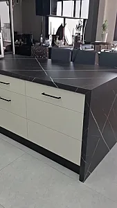 نصب برچسب و استیکر در شهرک غرب