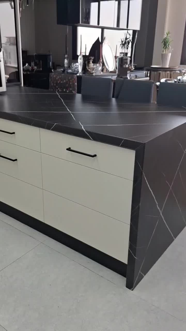 نصب برچسب و استیکر در شهرک غرب