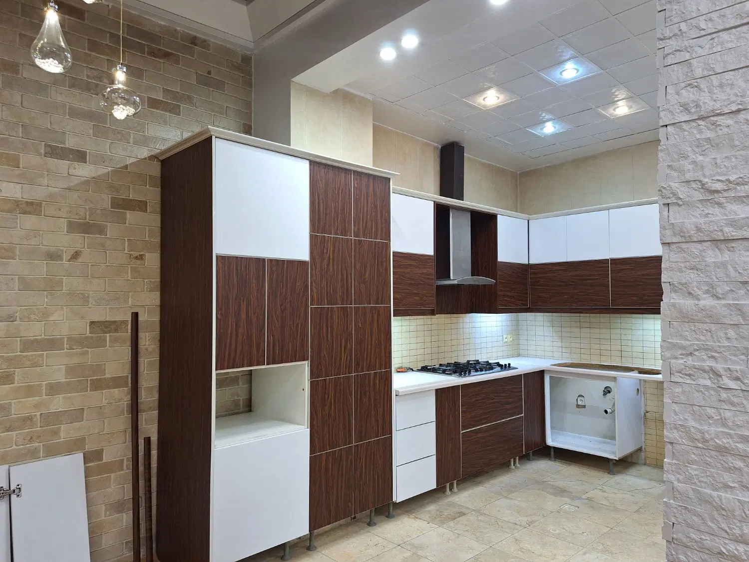 نصب برچسب و استیکر در شهرک غرب - تصویر 3