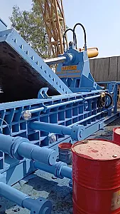 نقاش صنعتی در خاوران
