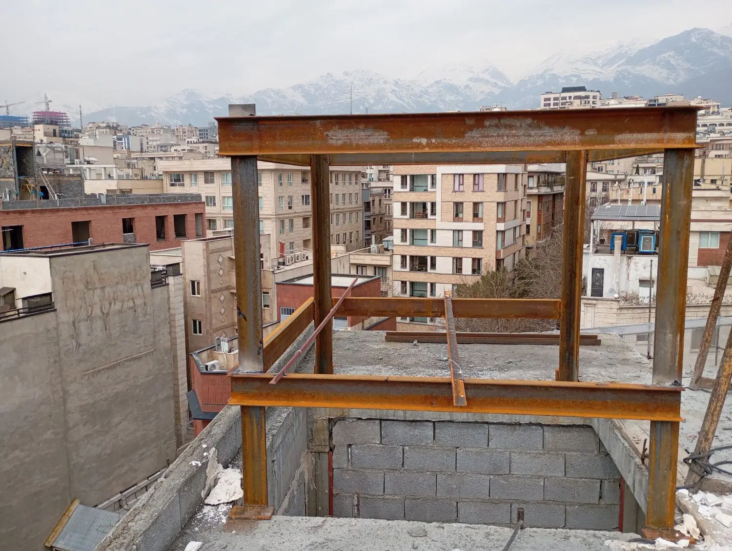 آهنکشی و ریل‌گذاری آسانسور در ورزشگاه آزادی - تصویر 6