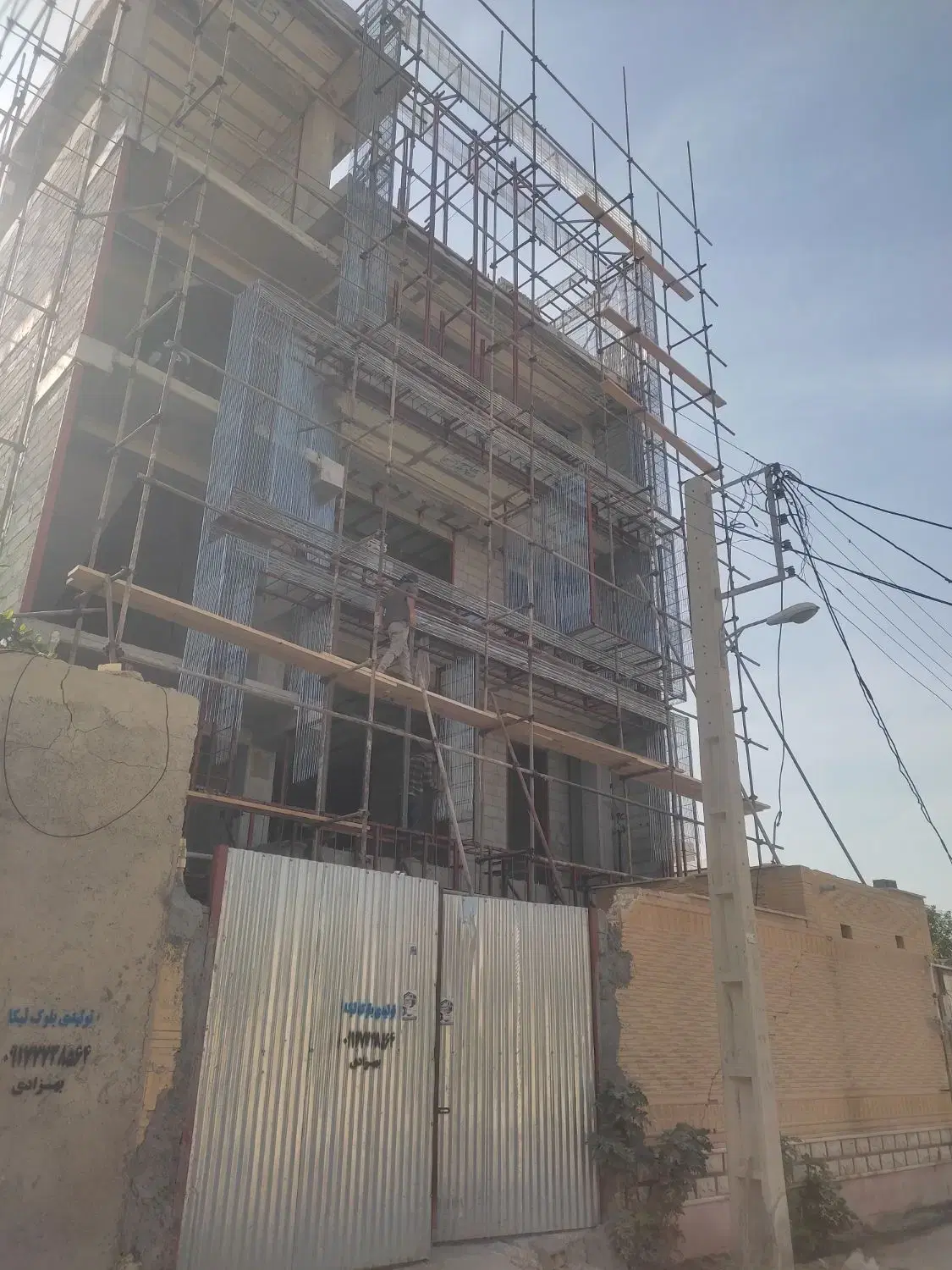 شاستی‌کشی و رابیتس‌کاری نما در سردارجنگل - تصویر 2
