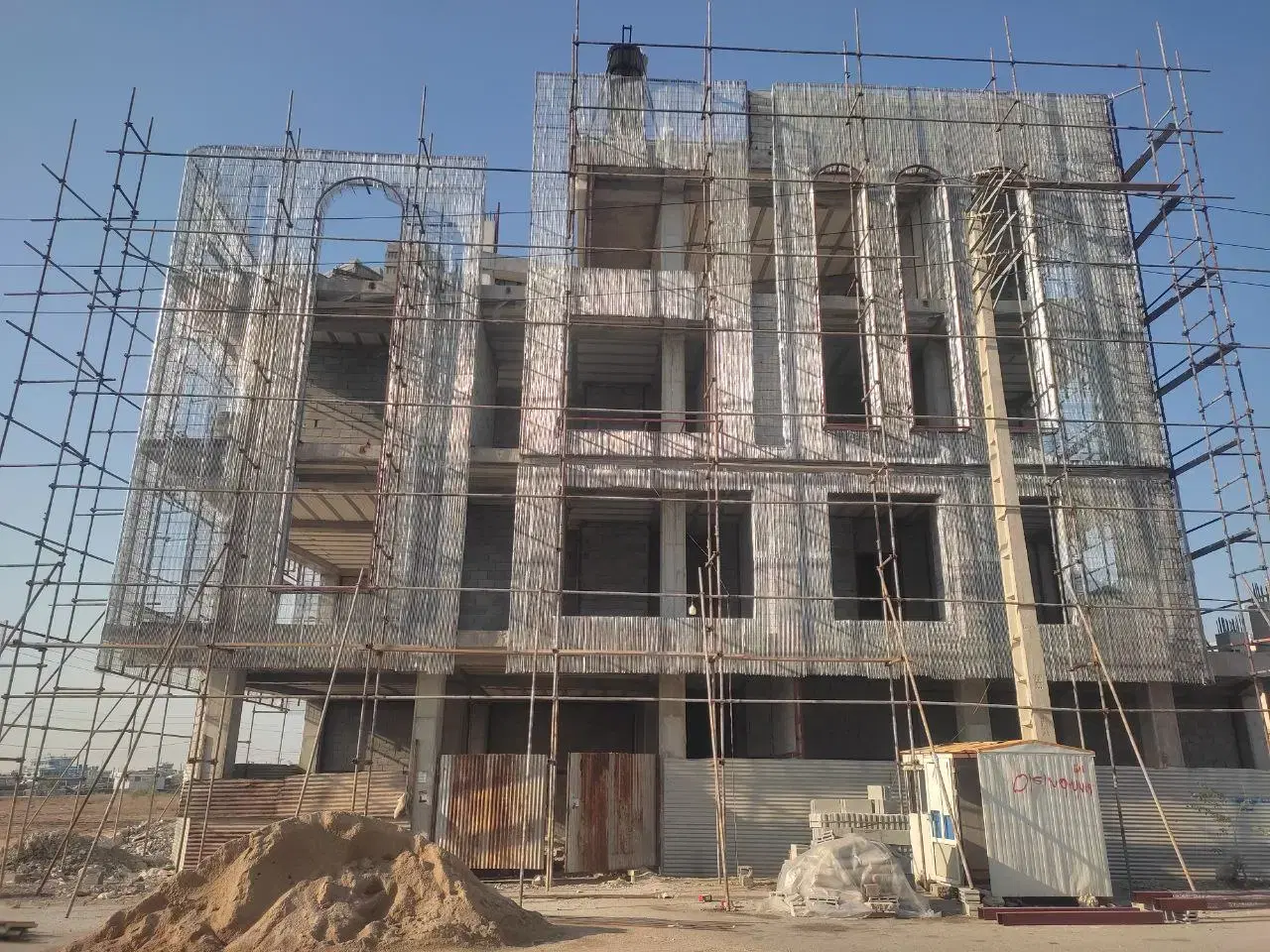 شاستی‌کشی و رابیتس‌کاری نما در سردارجنگل - تصویر 10