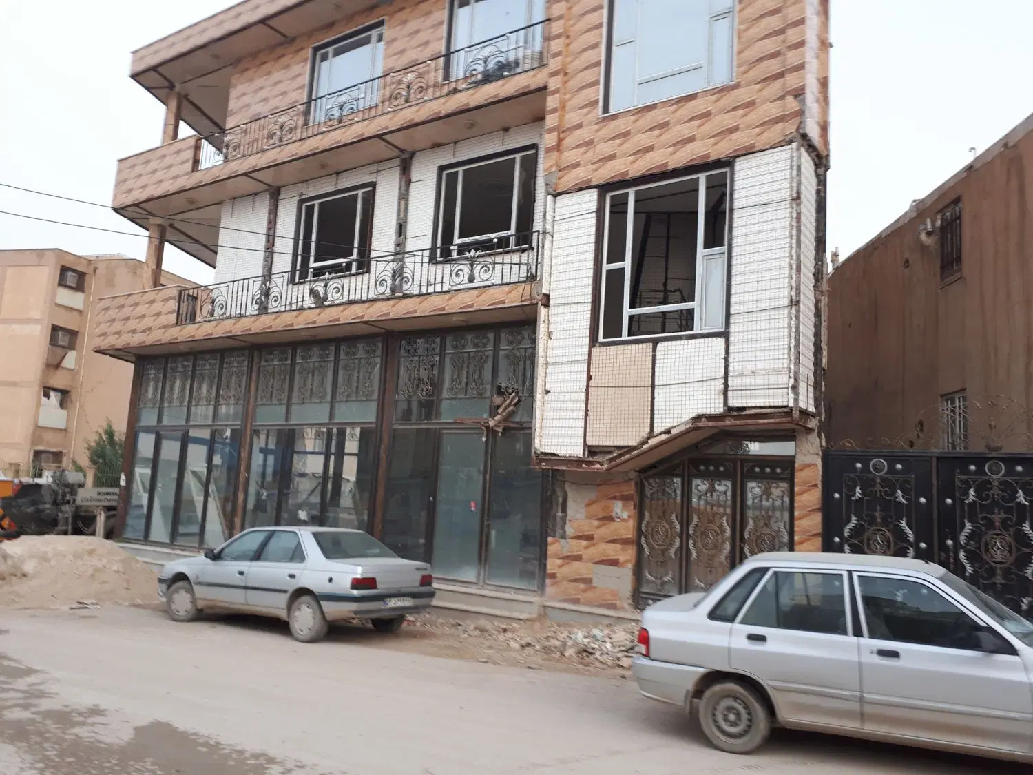 مقاوم‌سازی و بازسازی ساختمان در شارق - تصویر 12
