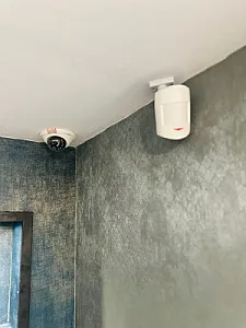 نصب دوربین مداربسته و دزدگیر در جمهوری