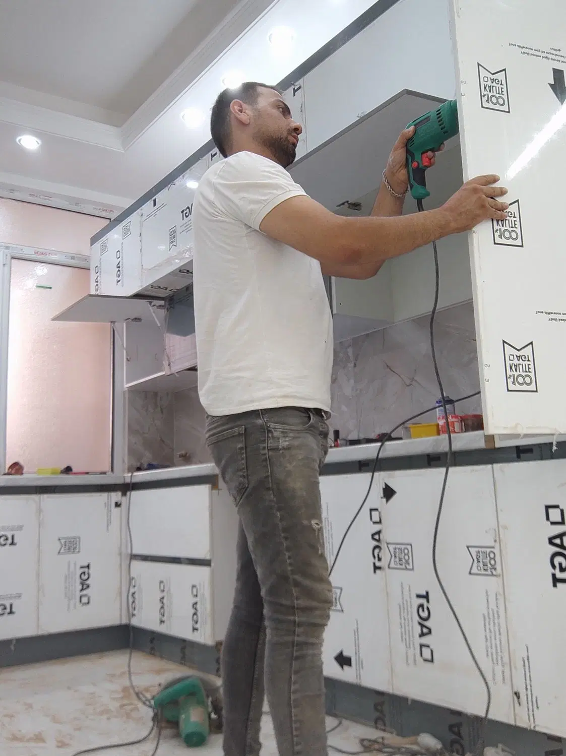 دکتر کابینت در پیروزی