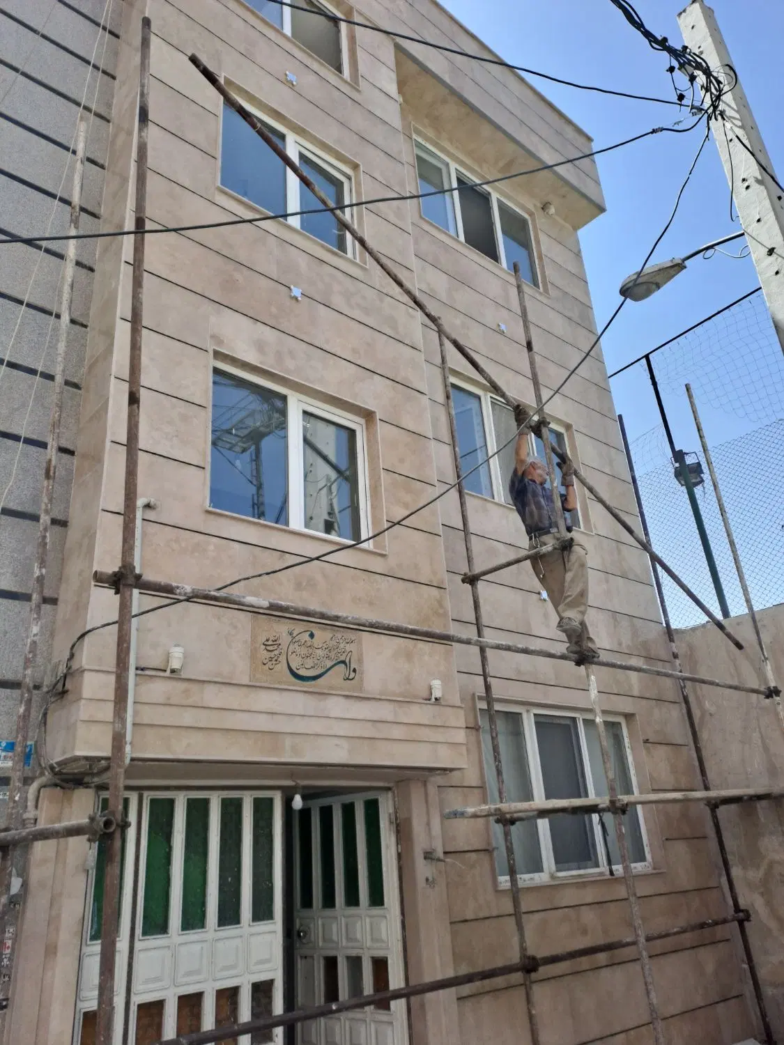سنگ‌کاری و کاشی‌کاری در امام‌زاده حسن - تصویر 3