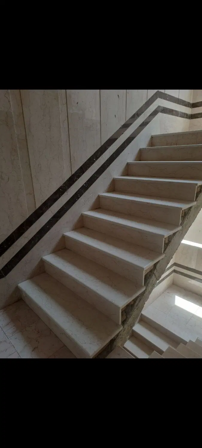 سنگ‌کاری و کاشی‌کاری در امام‌زاده حسن - تصویر 6