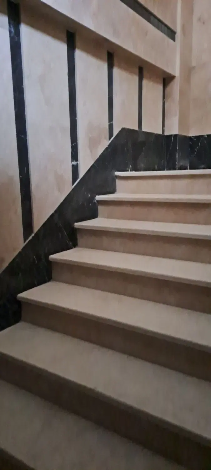 سنگ‌کاری و کاشی‌کاری در امام‌زاده حسن - تصویر 10