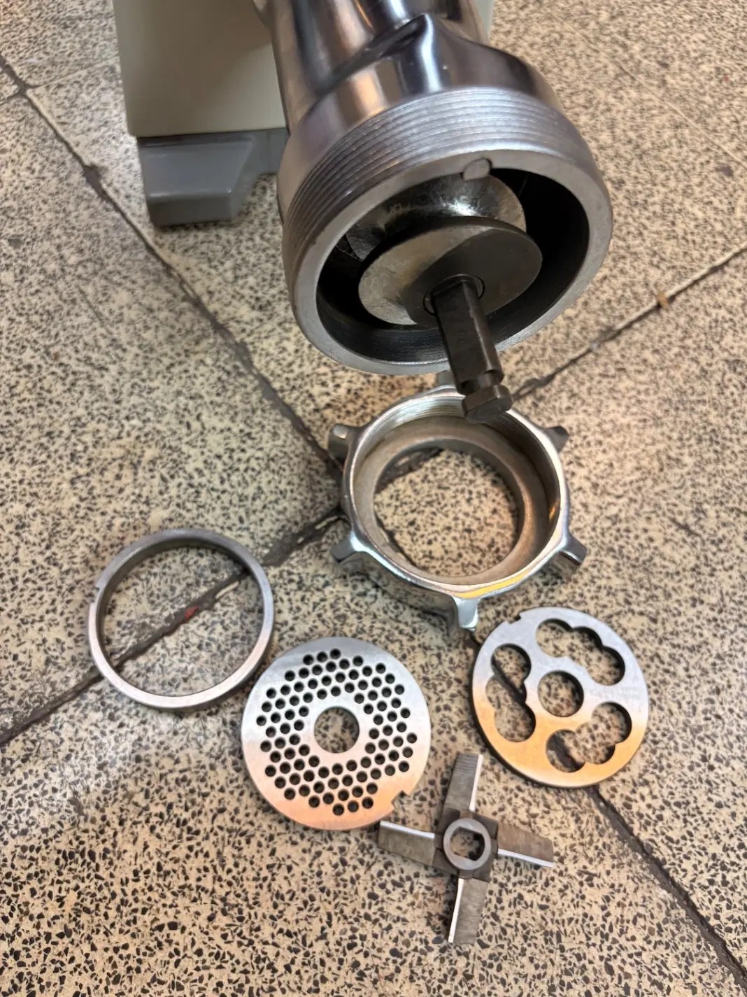 تعمیرات چرخ گوشت صنعتی در زرکش - تصویر 3