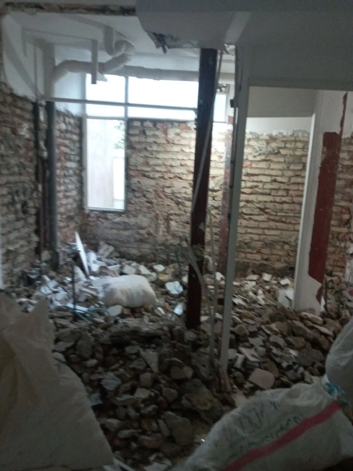 تخریب داخلی ساختمان در شهرک غرب - تصویر 4