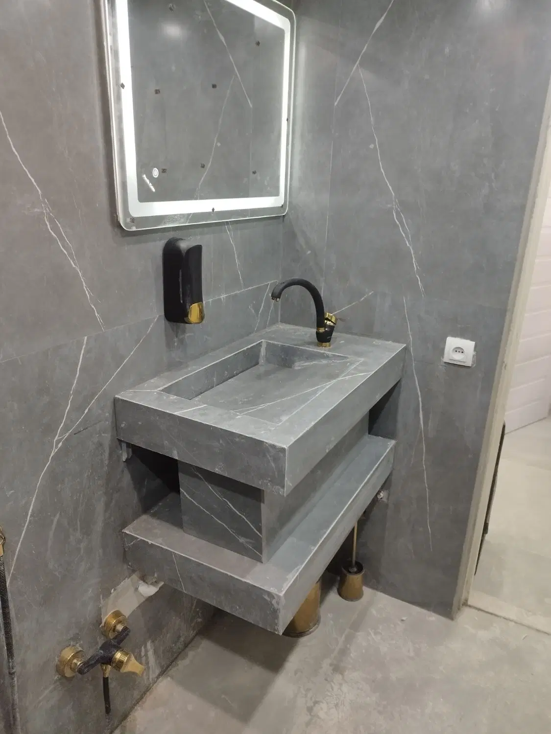 گچ‌کاری و کاشی‌کاری در اسکندری - تصویر 5