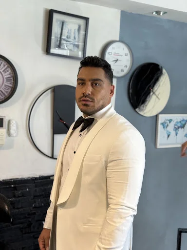 آرایشگاه بابک