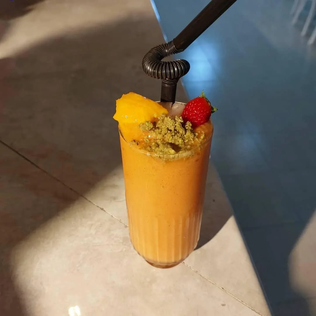 آبمیوه وبستنی آدم برفی
