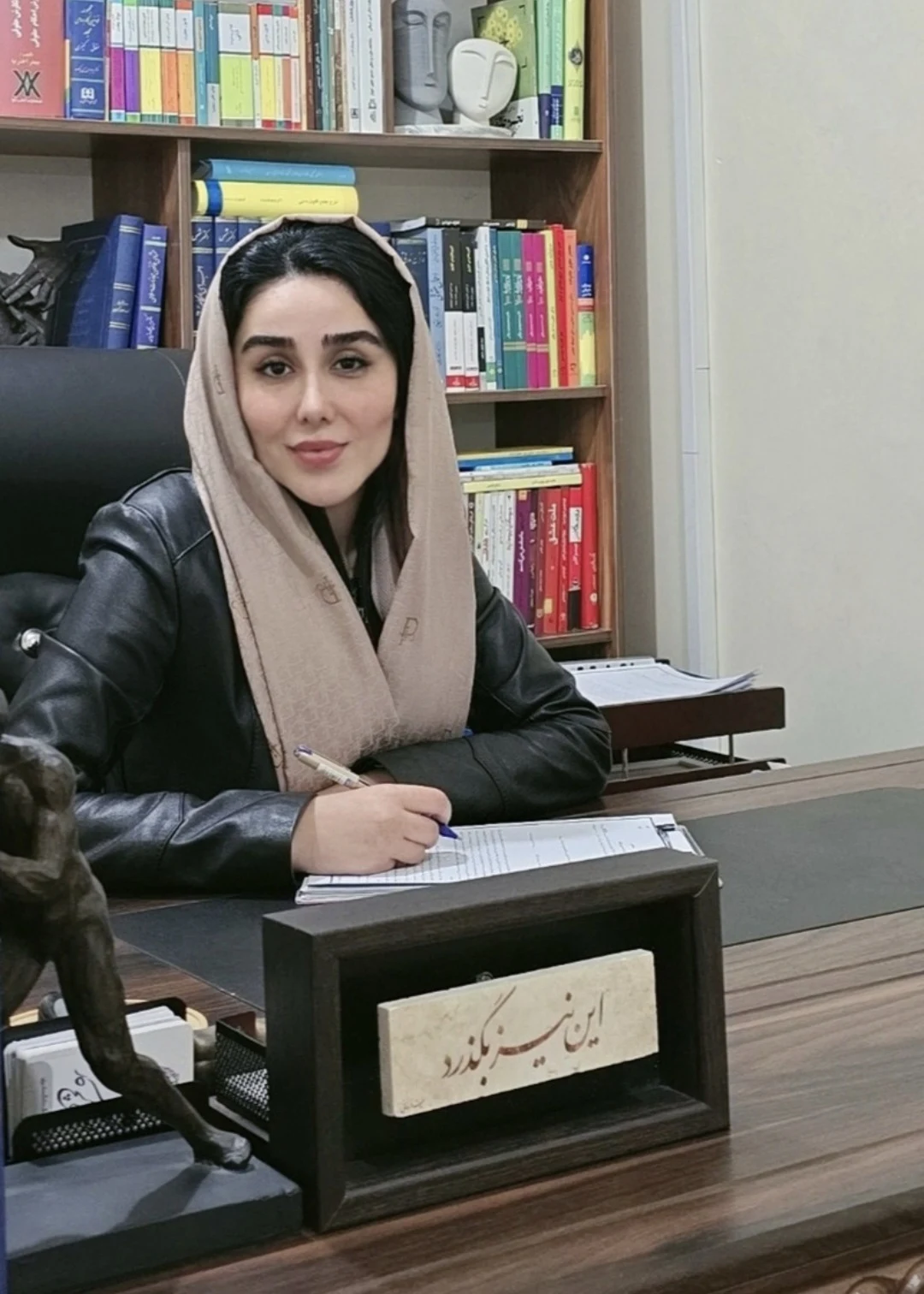 وکیل پایه یک دادگستری نسیم گچ کار - تصویر 2