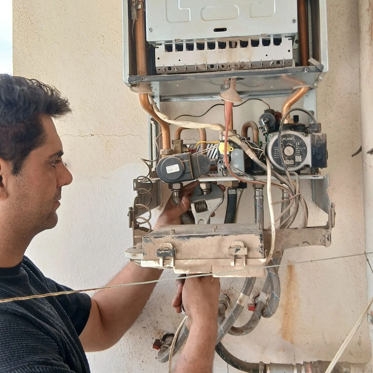 خدمات فنی تاسیسات داتیس قهرمانی