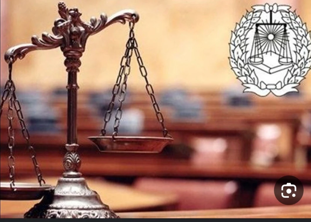 وکیل مالکیت معنوی سفید آبی