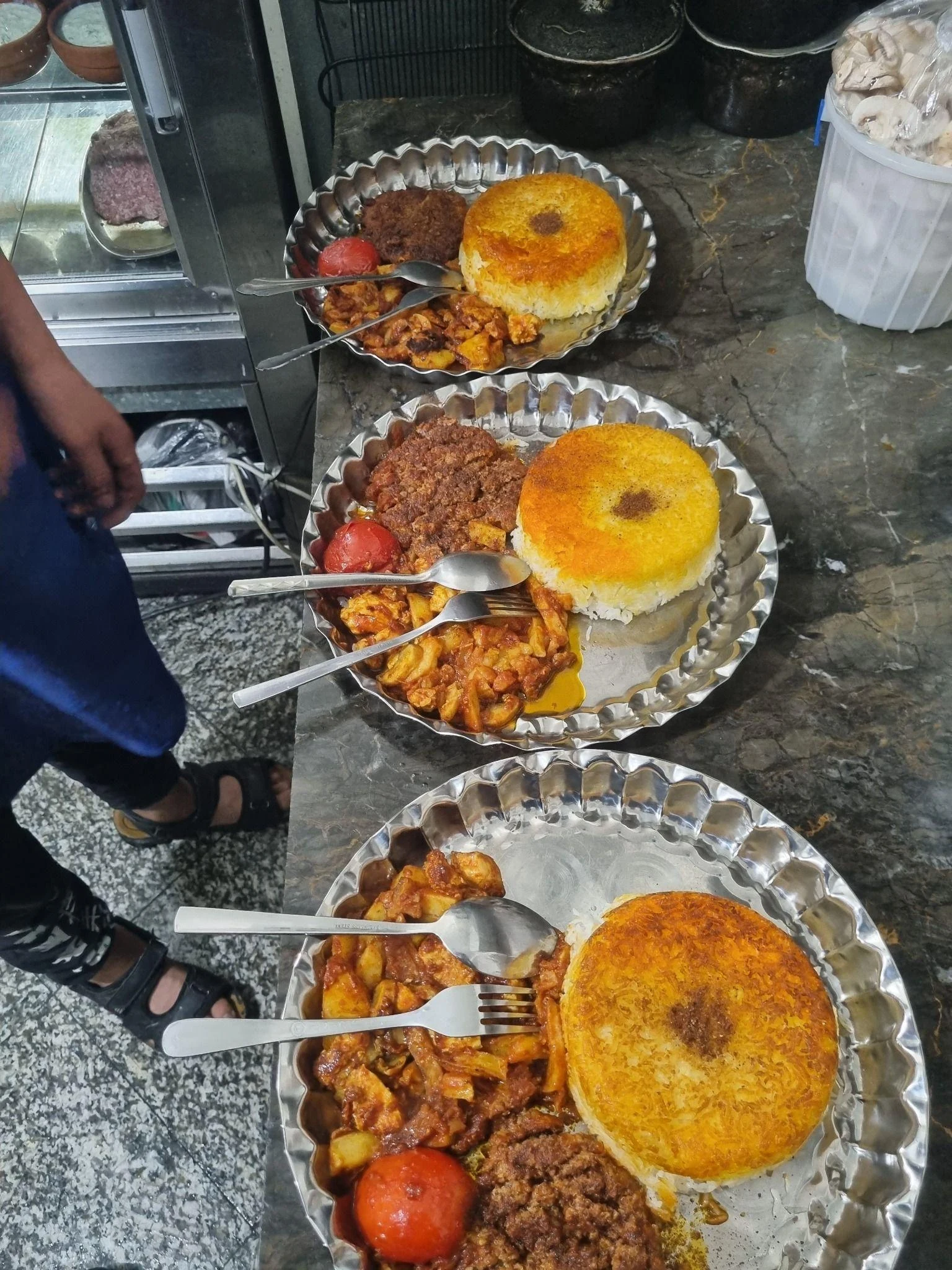 دیزی بار و تهیه غذا