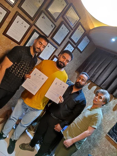 آموزشگاه پیرایش مردانه هنر مو تبریز