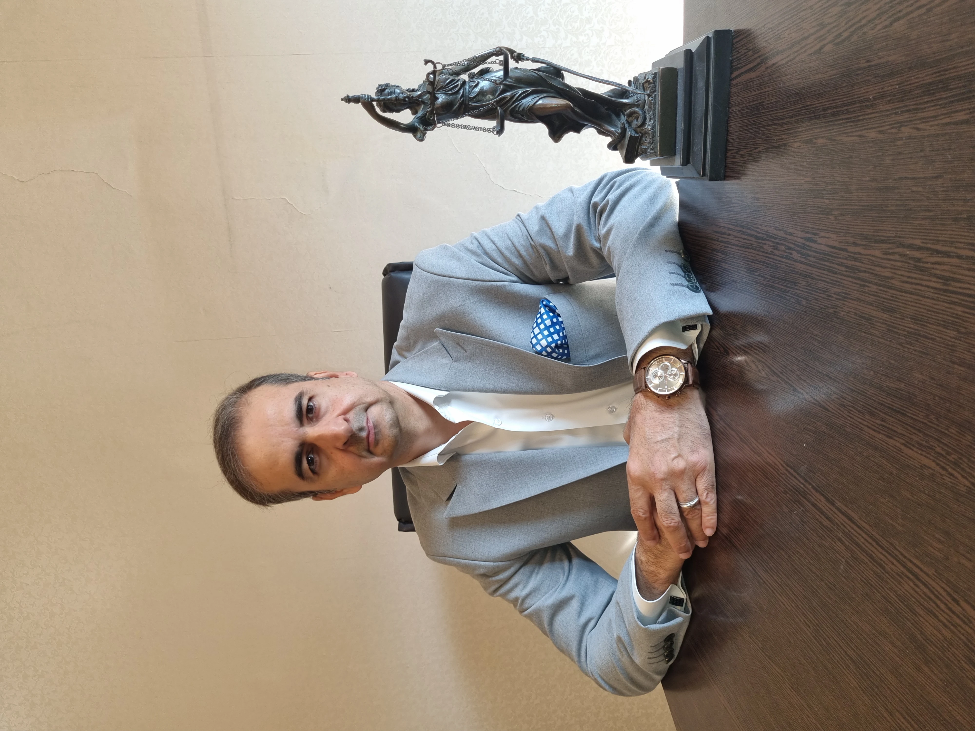 وکیل دادگستری آرش جیحون