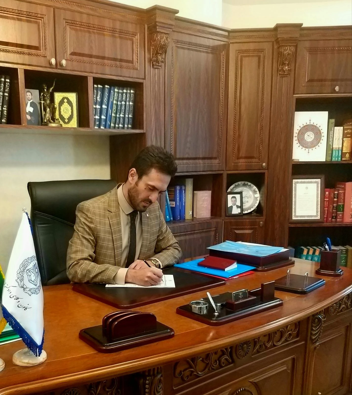 وکیل پایه یک دادگستری محمد تاجی - تصویر 2