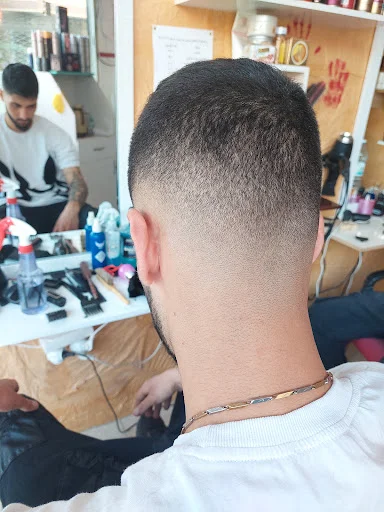 پیرایش و آرایشگاه VIP پدر ژپتو