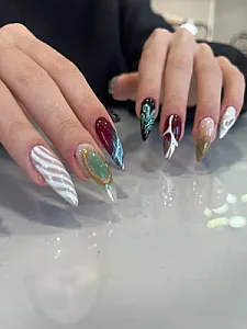 خدمات تخصصی ناخن آذر