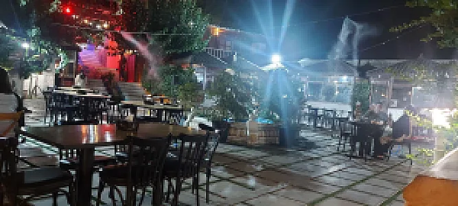 رستوران طاووس