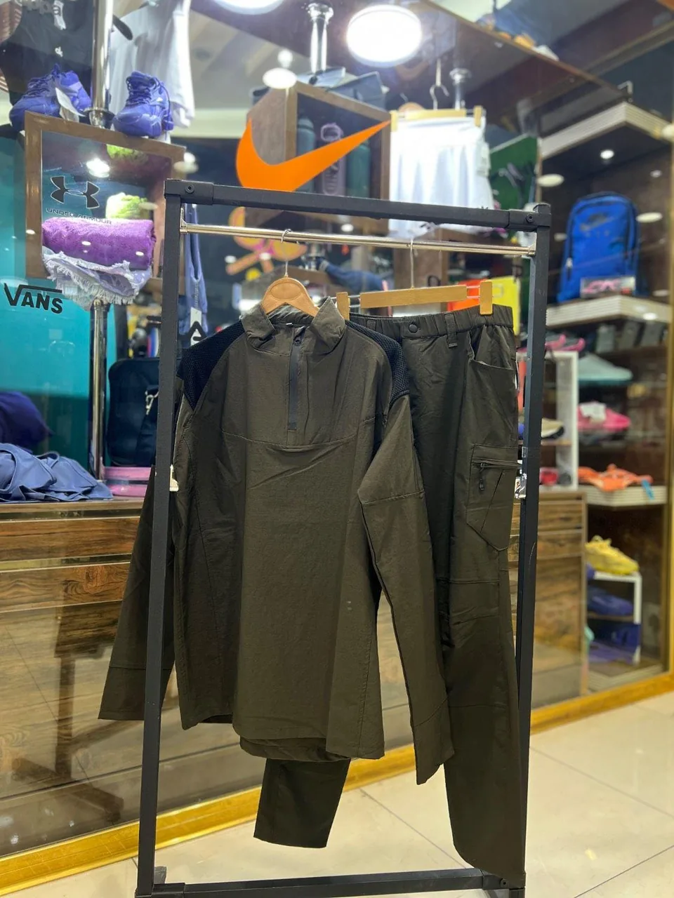 لاوین اسپرت لارا