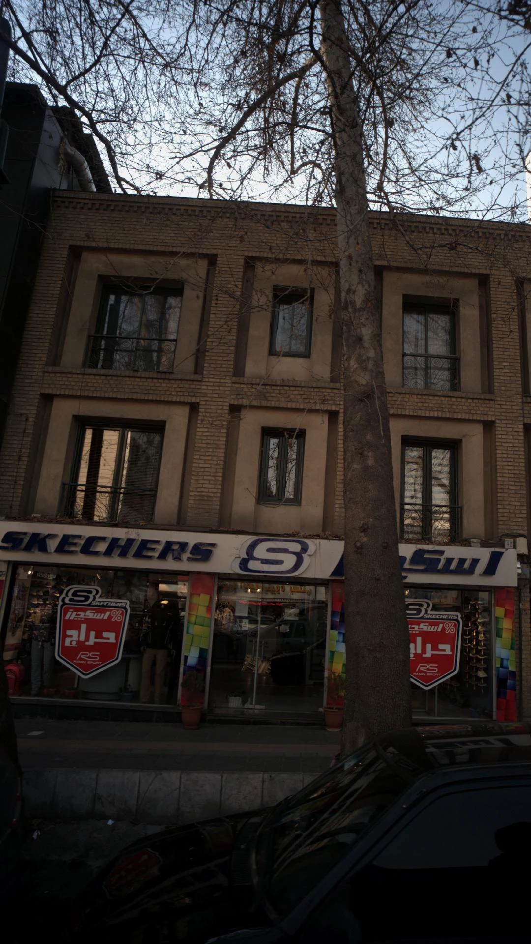 نمایندگی اسکچرز شعبه یوسف آباد - پوشاک (عمومی) در تهران - تصویر 2