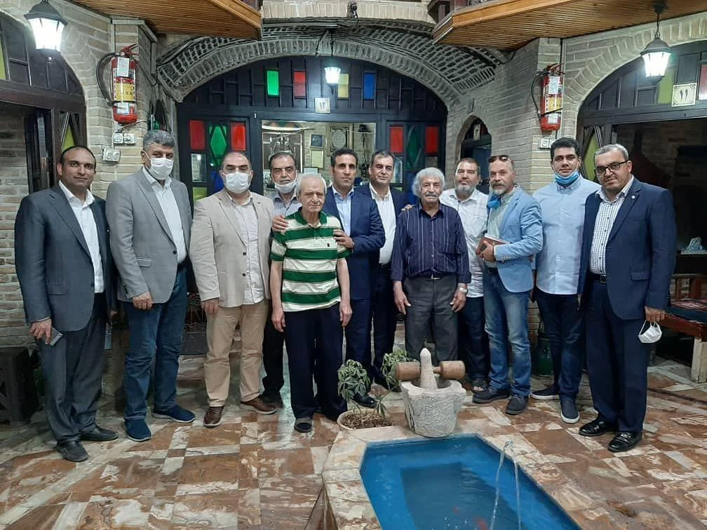 تیمچه اکبریان - فست فود در تهران - تصویر 4