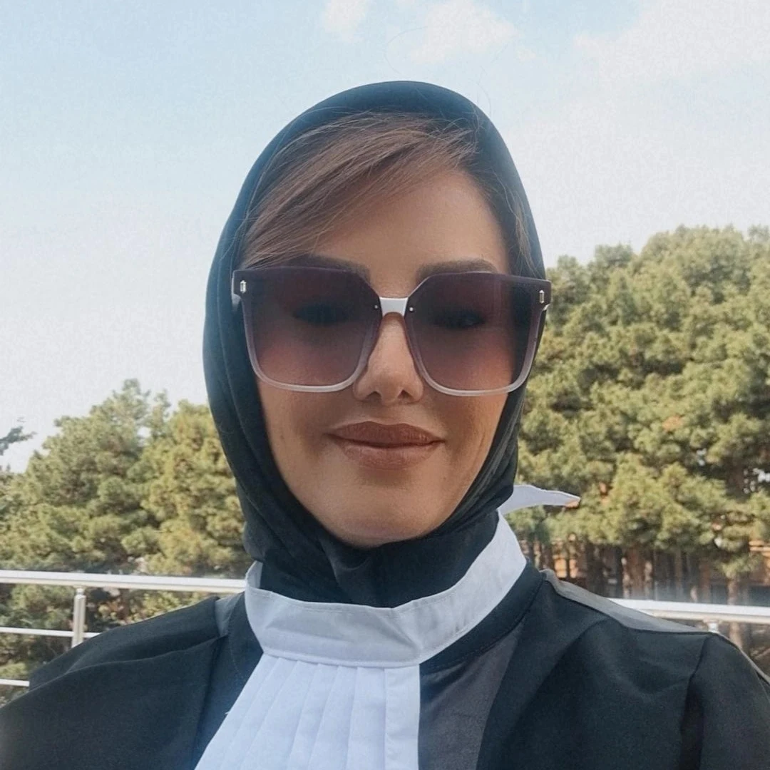 عاطفه فولادییان وکیل پایه یک دادگستری - تصویر 2