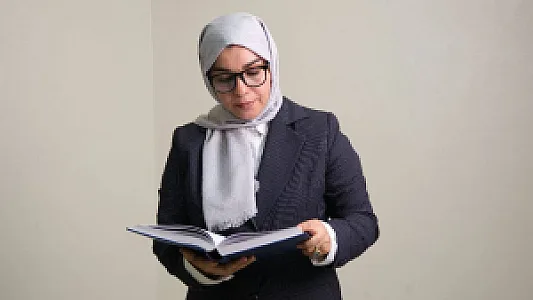 وکیل پایه یک دادگستری خانم حجتیان