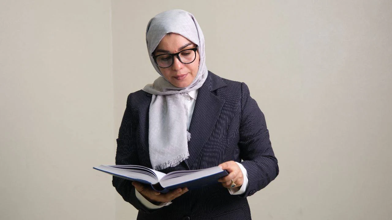 وکیل پایه یک دادگستری خانم حجتیان