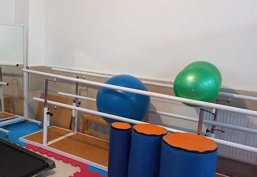 کلینیک فیزیوتراپی حکمت