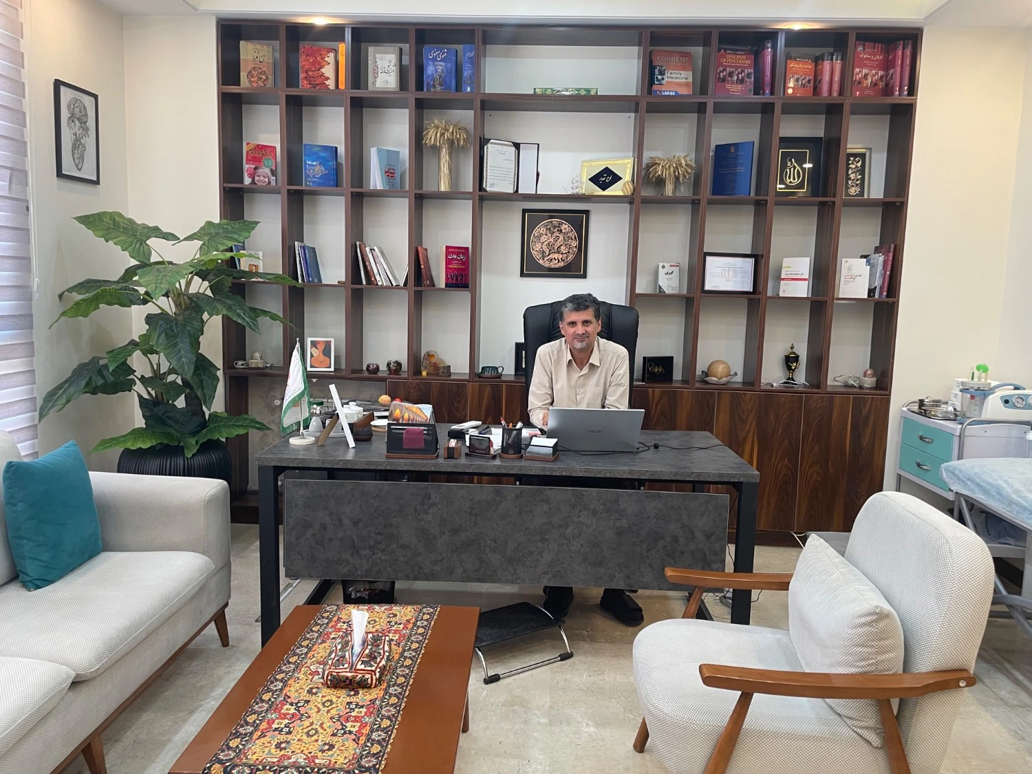 دکتر سید فخرالدین آرمن روانپزشک - تصویر 2
