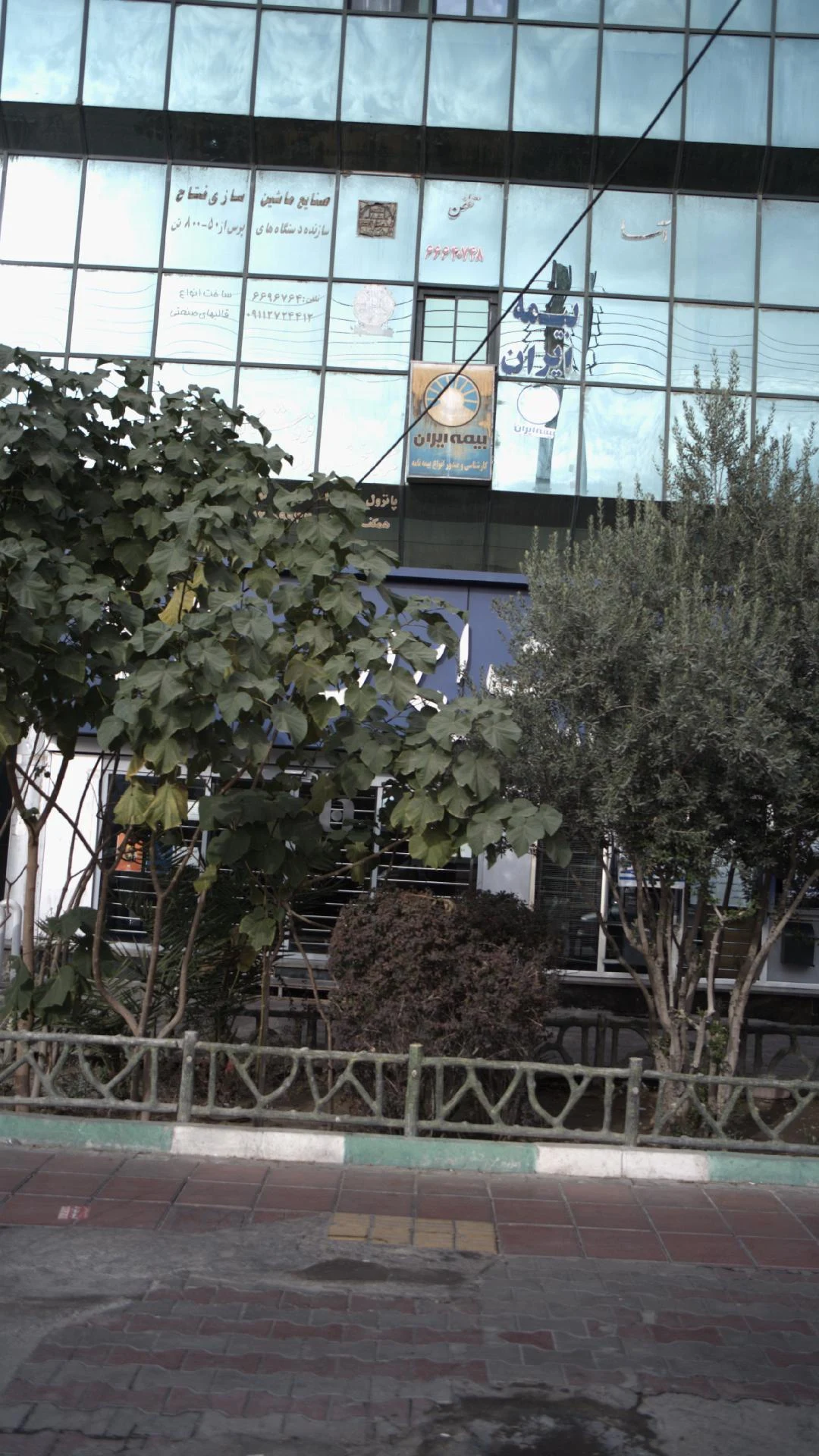 بانک صادرات  بازار آهن (1320)