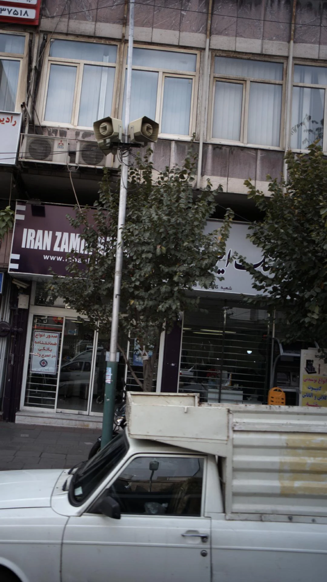 بانک ایران زمین شعبه صادقیه - تصویر 3