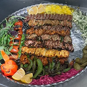 باغ رستوران سنتی تخت جمشید