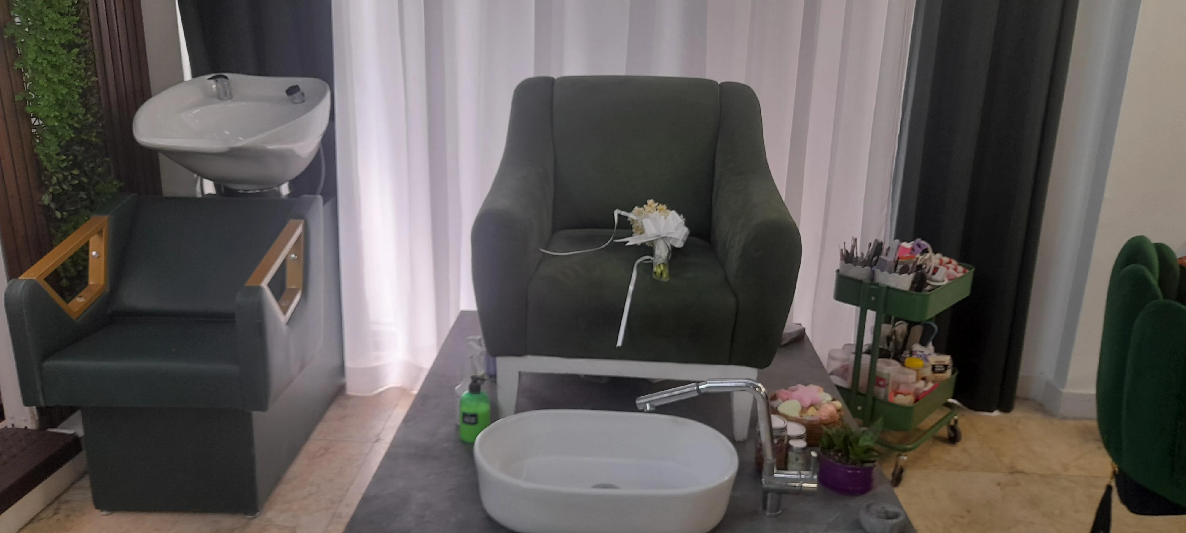 سالن زیبایی لوتوس - Lotus Beauty Studio - آموزشگاه آرایشگری در تهران