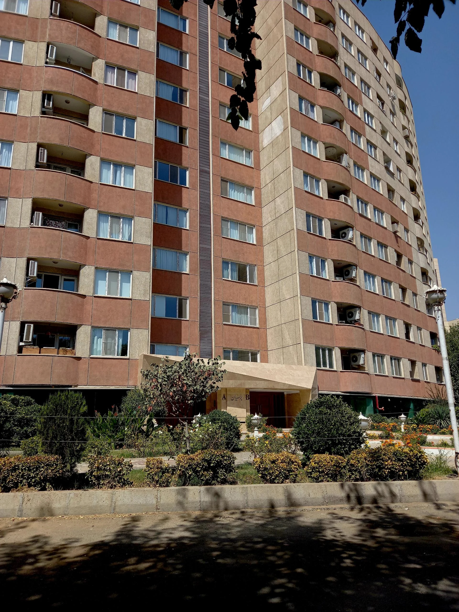 برج اس ۴ - تصویر 2